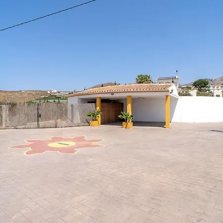 Dream With Parking, Private Pool And Views Villa