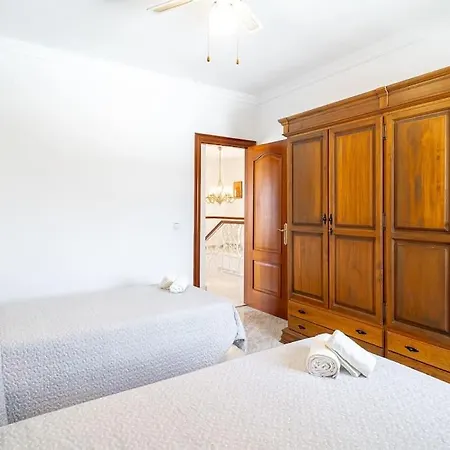 Dream With Parking, Private Pool And Views Villa